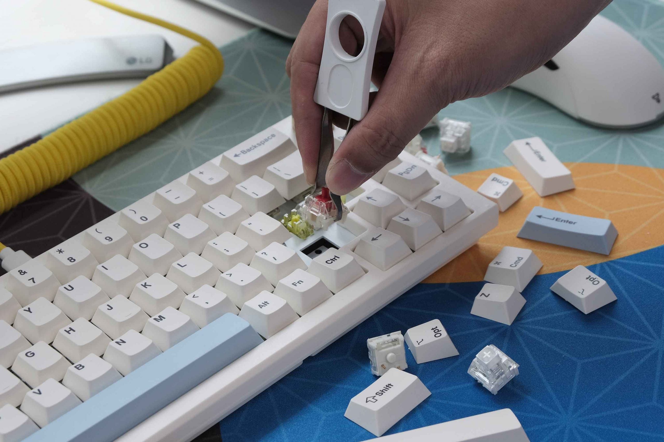 How to Replace Switches On A Hot-Swappable Keyboard